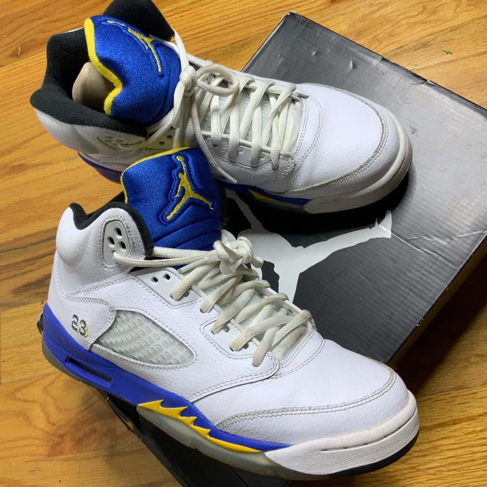 Sneakers
